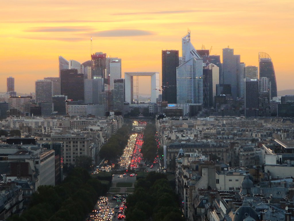 Grande Arche de La Défense, symbole du quartier d'affaires des Hauts-de-Seine